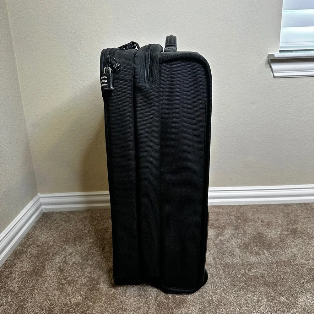 Tumi Alpha Black Ballistic Nylon 2-Wheel Carry-On Suitcase Luggage 2234D3